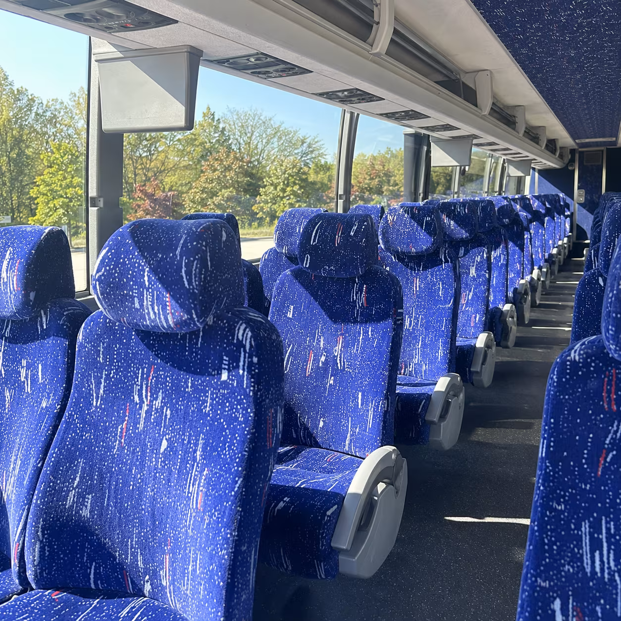 charter buses for tuscaloosa weddings at river and estate venues