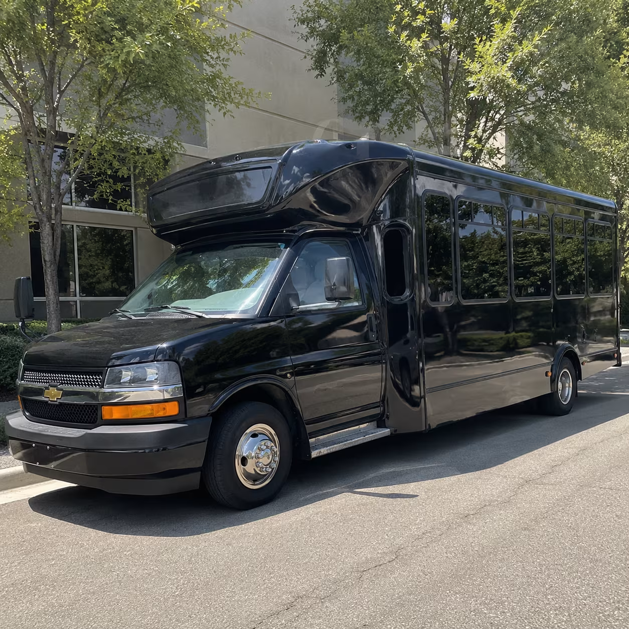 party buses for tuscaloosa bar crawls along university boulevard